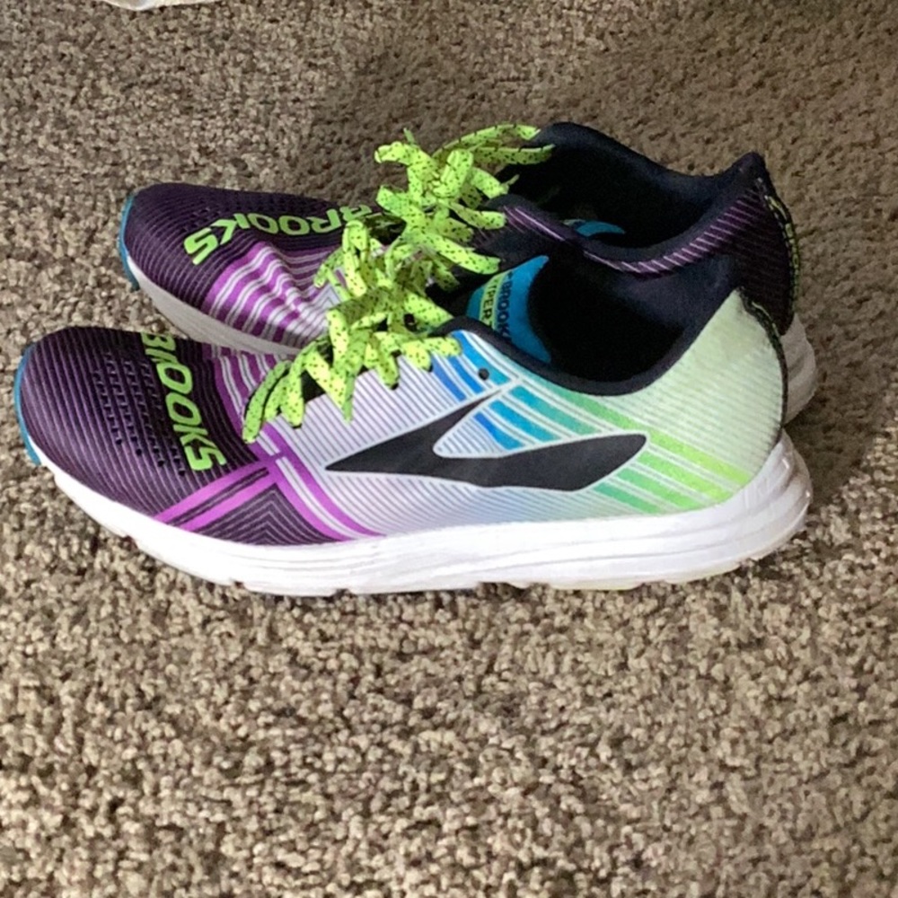 BROOKS HYPERION women's shoe size 7.5 in good condition, I accept offers